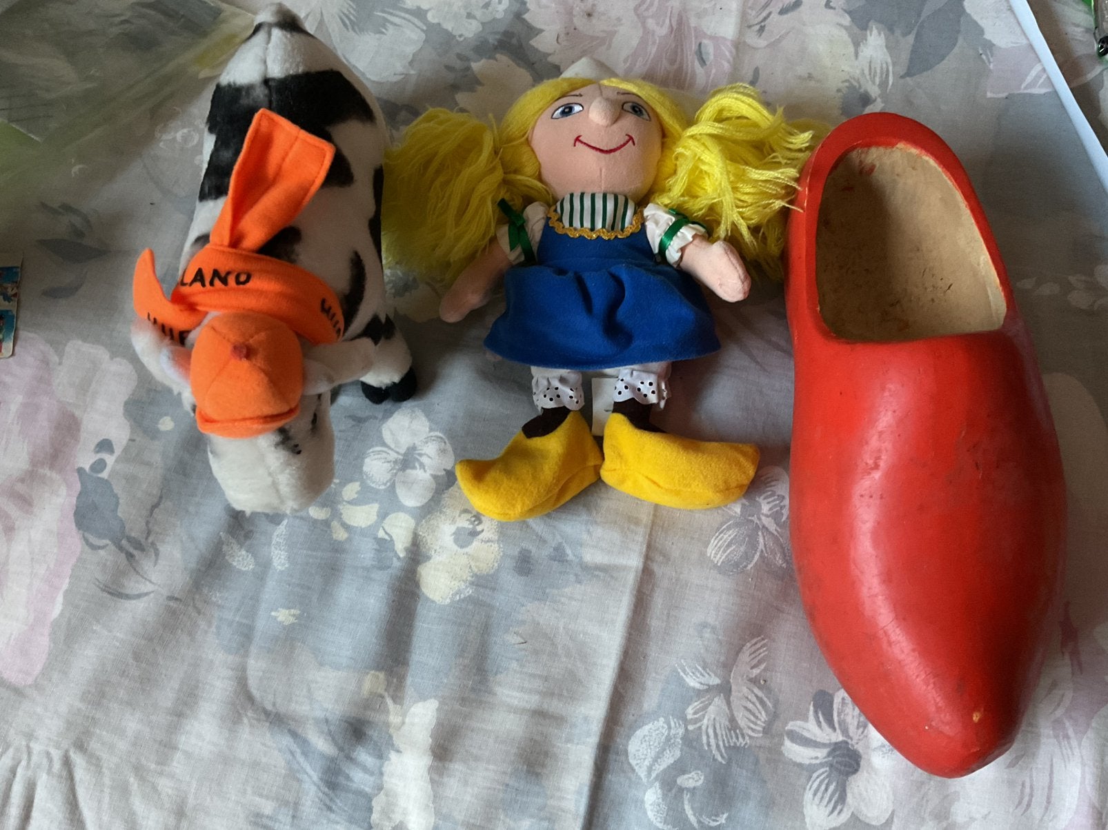 Hollandse houten klomp en knuffels, Ophalen of Verzenden