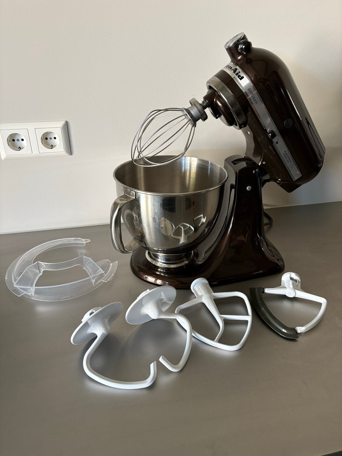 KitchenAid Artisan Keukenmachine met mengkom en haken, 4 liter of meer, Ophalen, Gebruikt, 3 snelheden of meer