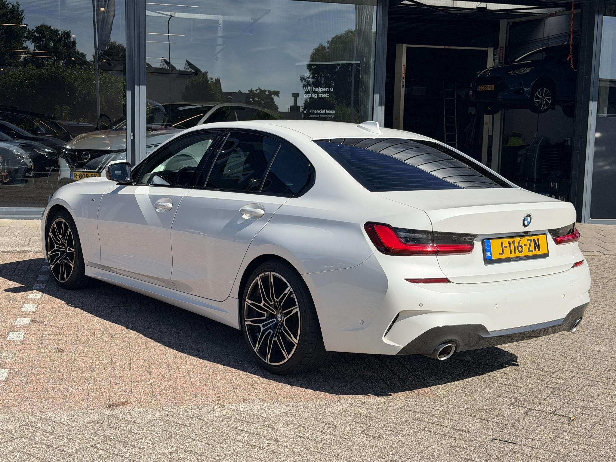 BMW 3-serie 318i Executive Edition M-SPORT |LEDER SPORT INTE, Automaat, 1998 cc, Gebruikt, 1465 kg
