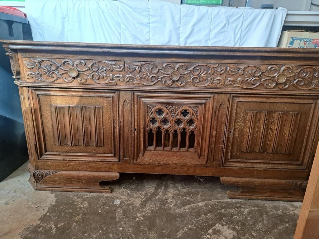Eikenhouten dressoir "Gotische" stijl, Ophalen