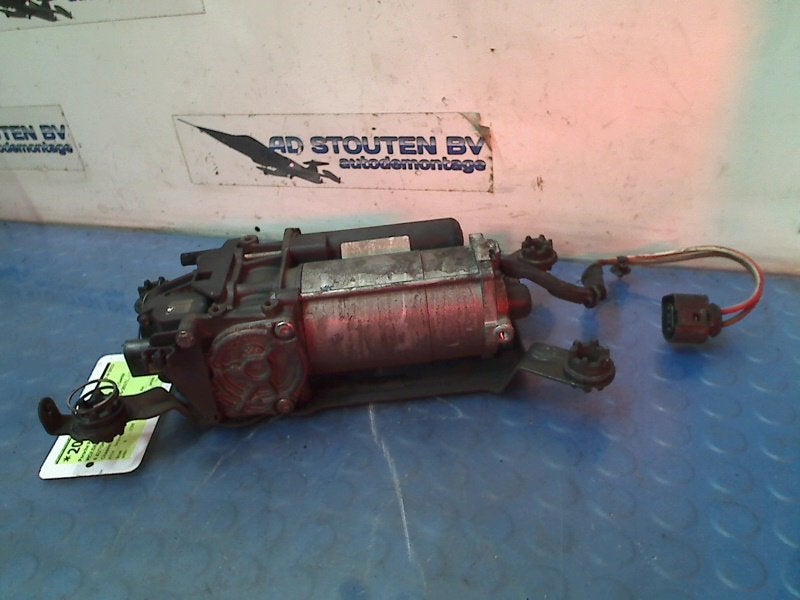 Luchtpomp Vering COMPRESSOR Panamera Sport Turismo (971H), Gebruikt, Porsche Deutschland GmbH, Porsche, Info@porsche.de