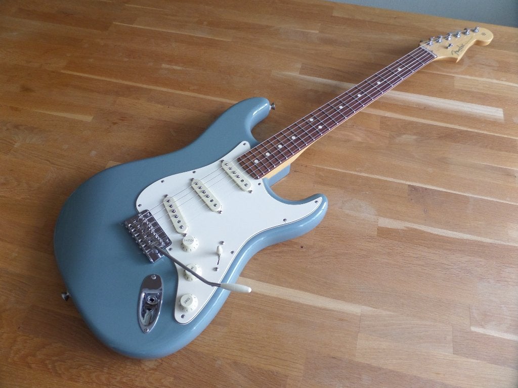 Fender American Professional Stratocaster - SSS (Sonic Grey), Muziek en Instrumenten, Snaarinstrumenten | Gitaren | Elektrisch