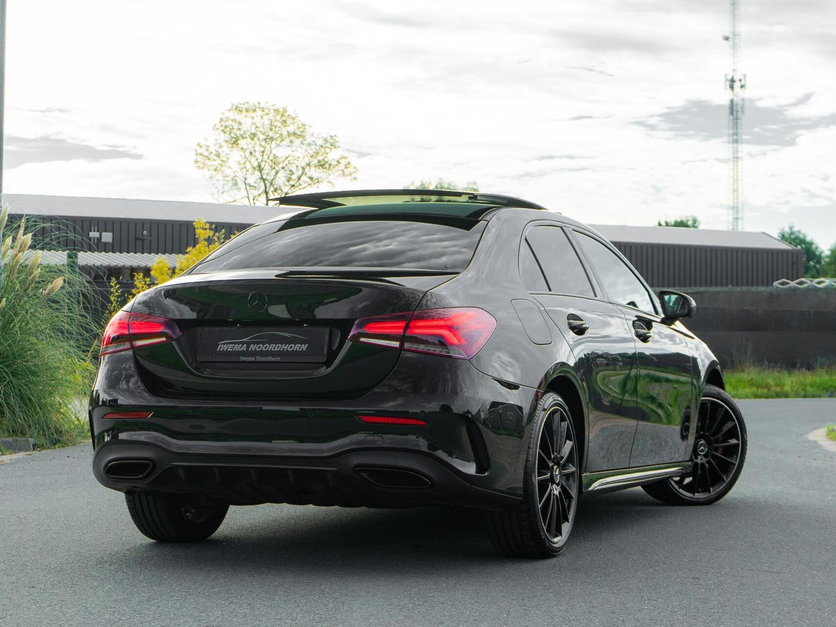 Mercedes A-klasse 250 e Limousine AMG|Panoramadak|Burmester, Gebruikt, 4 cilinders, Zwart, Bedrijf