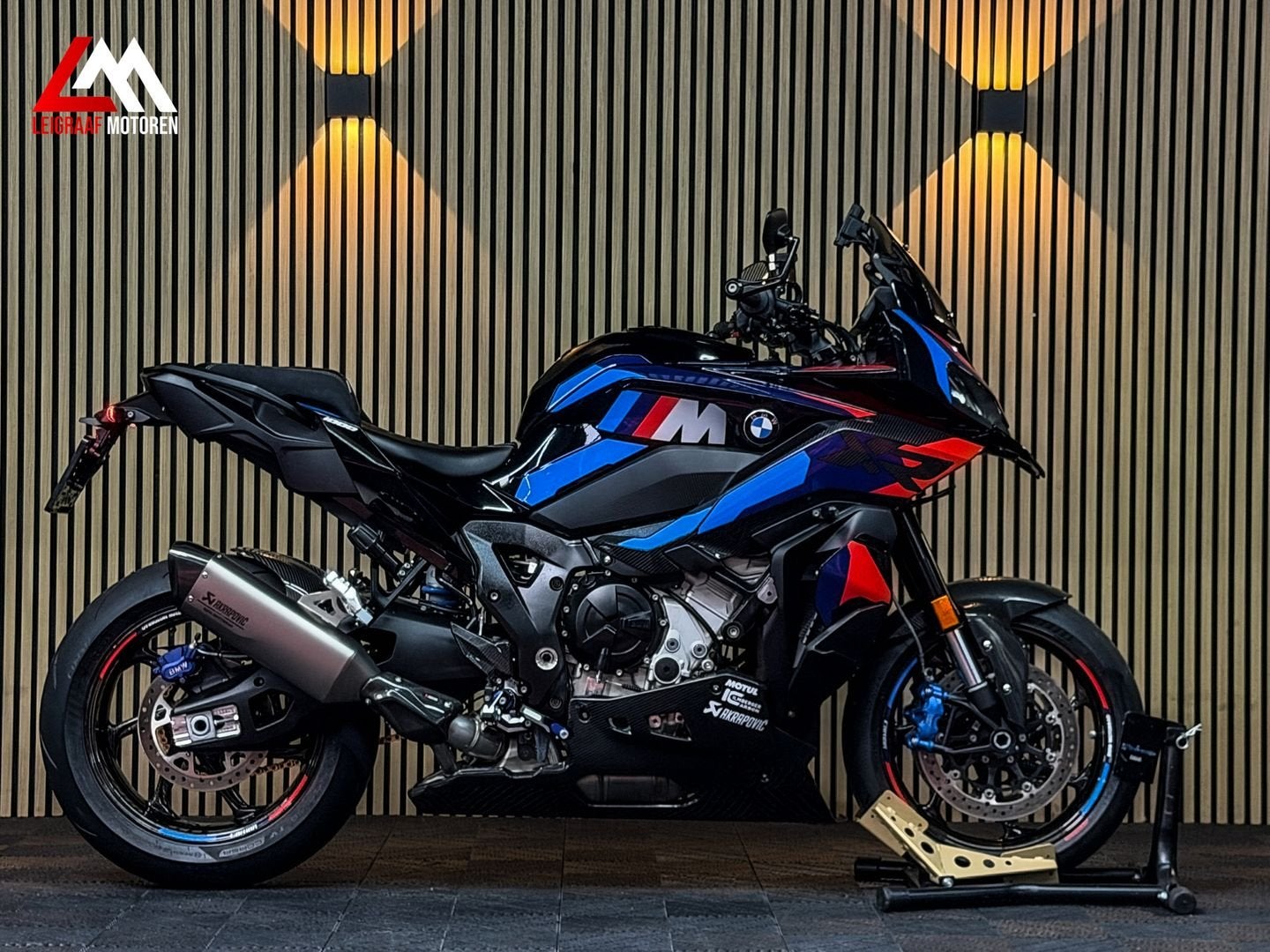 BMW M 1000 XR - 2026 - Akrapovic - Carbon Bellypan, 4 cilinders, Bedrijf, Onbekend, Meer dan 35 kW