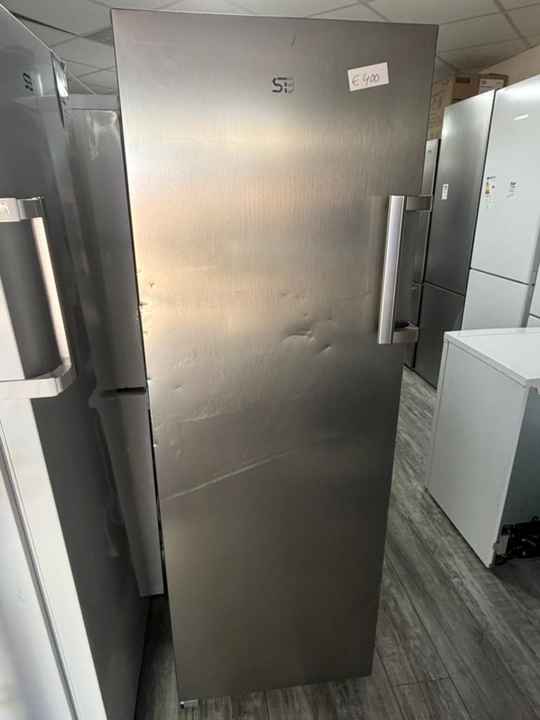Koeler kastmodel 322L deukjes/krasjes B Keuze Nieuw, Zonder vriesvak, 200 liter of meer, Nieuw, Energieklasse A of zuiniger