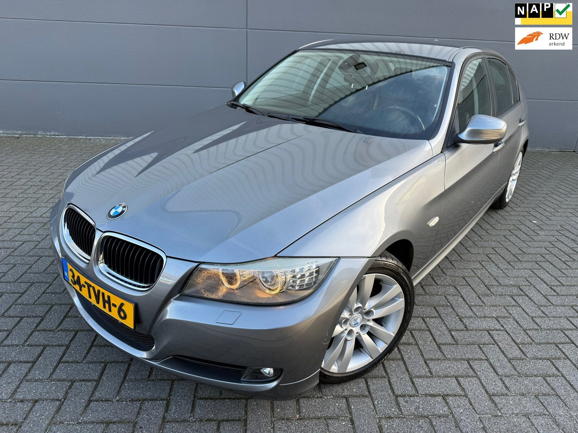 BMW 3-serie 318i Corporate Lease*PARK SENSOREN*NAVI*AIRCO*EL, Auto's, Euro 5, 4 cilinders, Origineel Nederlands, Bedrijf