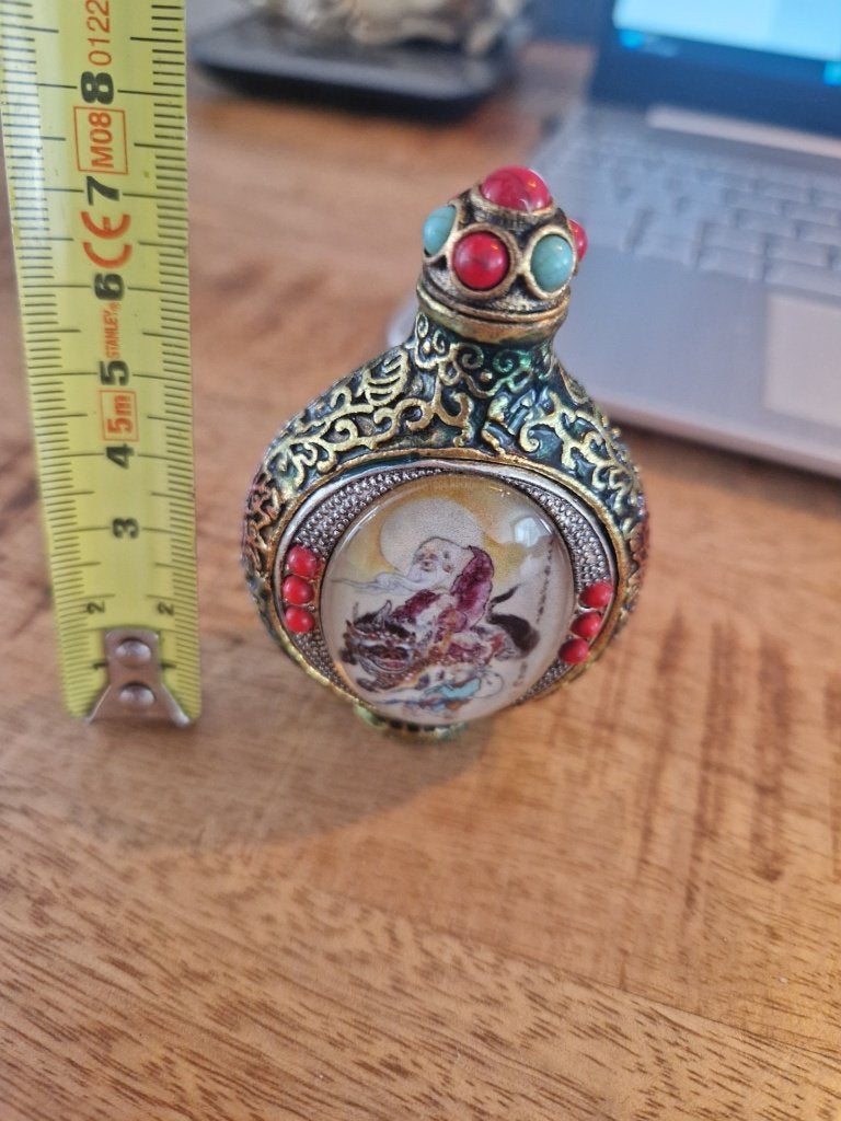 Antiek parfumfles met bloedkoraaltjes. China., Ophalen of Verzenden