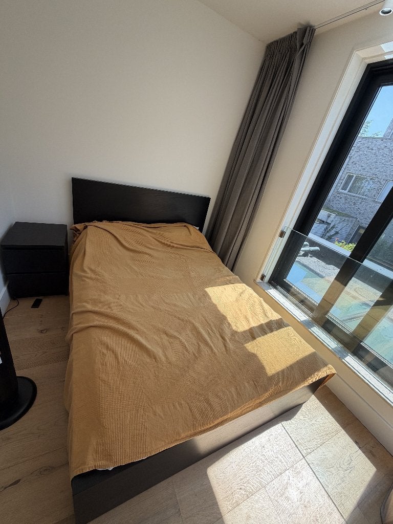 Bed with side table and mattress, Ophalen, Gebruikt, Zwart, Tweepersoons