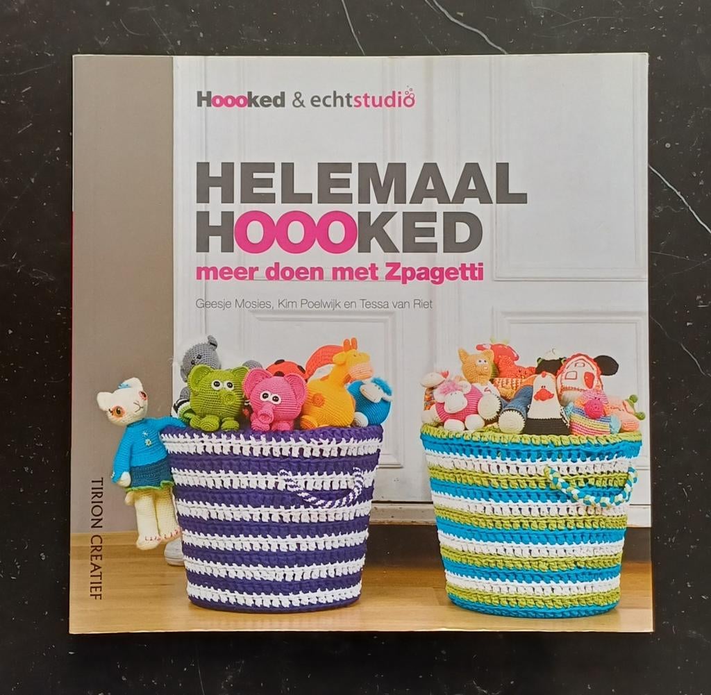 Kim Poelwijk - Helemaal Hoooked, Ophalen of Verzenden, Zo goed als nieuw, Haken, Patroon of Boek