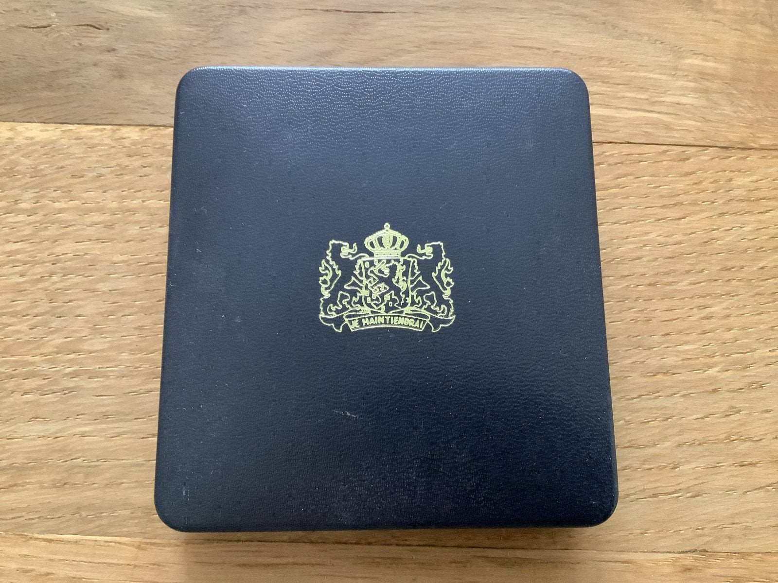 Herdenkingsset troonsafstand Juliana en inhuldiging Beatrix, Postzegels en Munten, Ophalen of Verzenden, Koningin Beatrix, Overige waardes