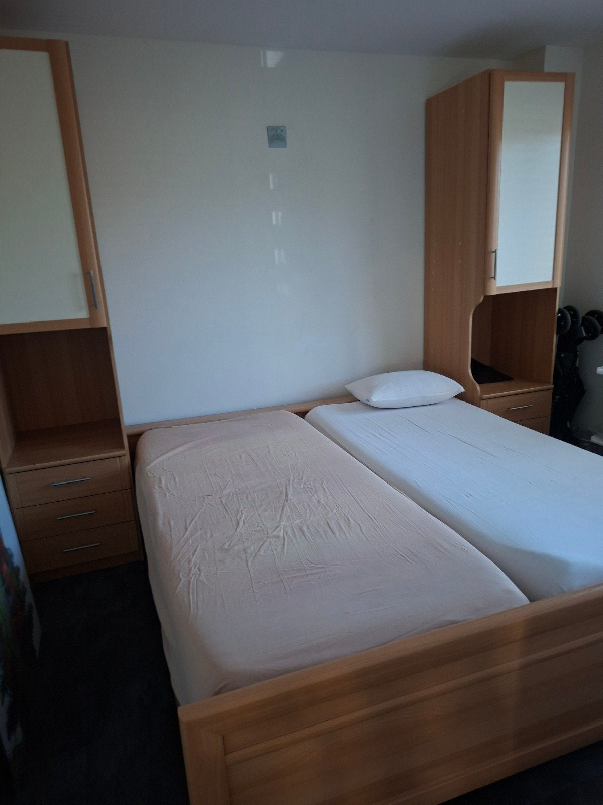 Tweepersoonsbed met 2 apart instelbare lattenbodems, Ophalen, Bruin, Tweepersoons, 180 cm