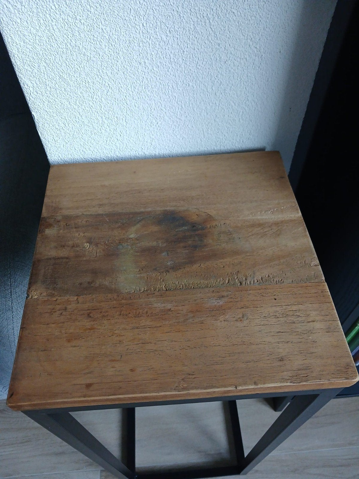 Hoge bijzettafel met houten blad en metalen frame, Ophalen, Minder dan 55 cm, Gebruikt, Vierkant