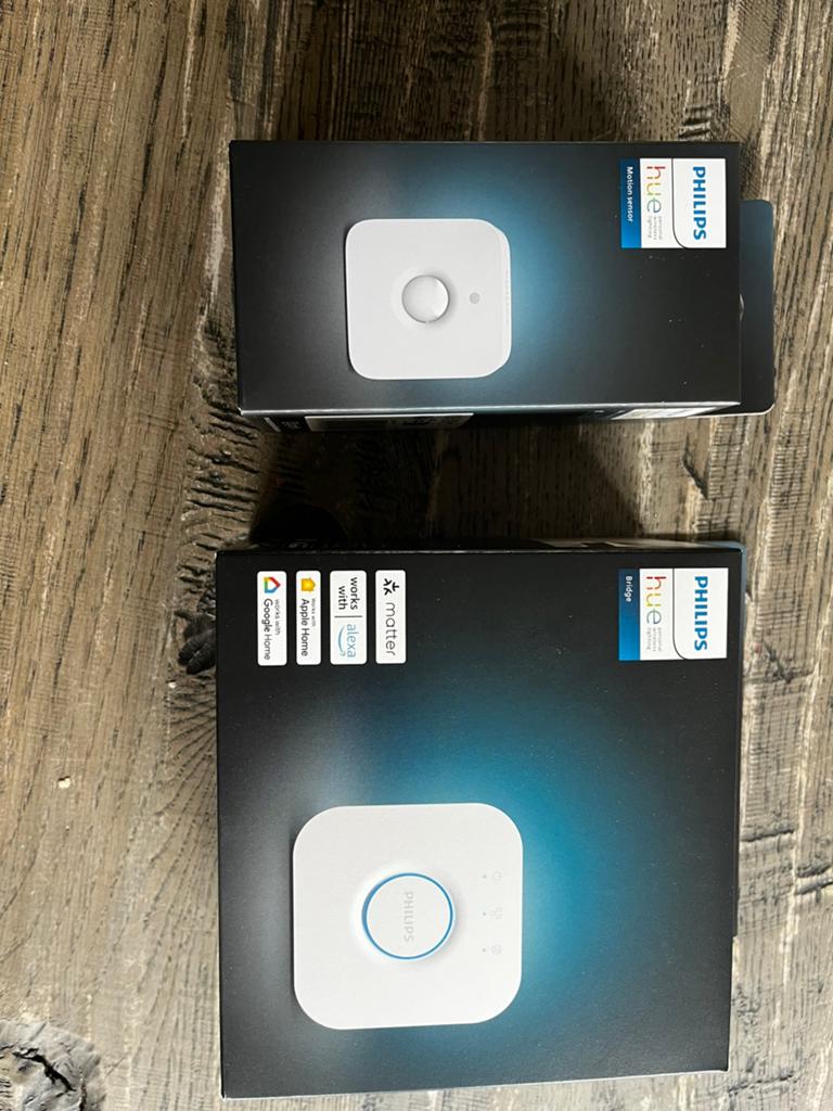 Nieuw!! Philips Hue Bridge + motion sensor nieuw!, Huis en Inrichting, Deurbellen, Ophalen of Verzenden, Zo goed als nieuw