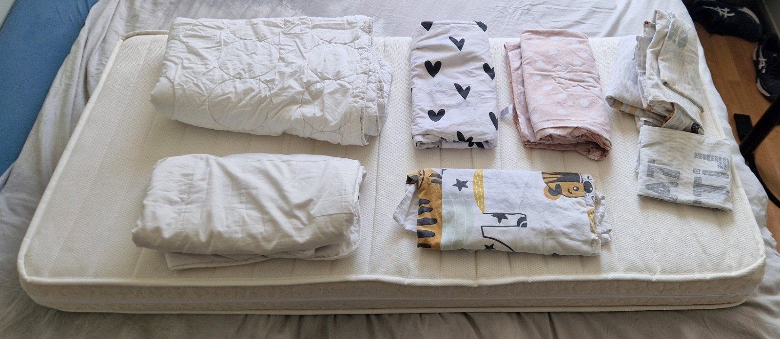 Gratis: Peutermatras incl matrasbeschermer en beddengoed, Ophalen, Gebruikt, 140 tot 160 cm, 70 tot 85 cm