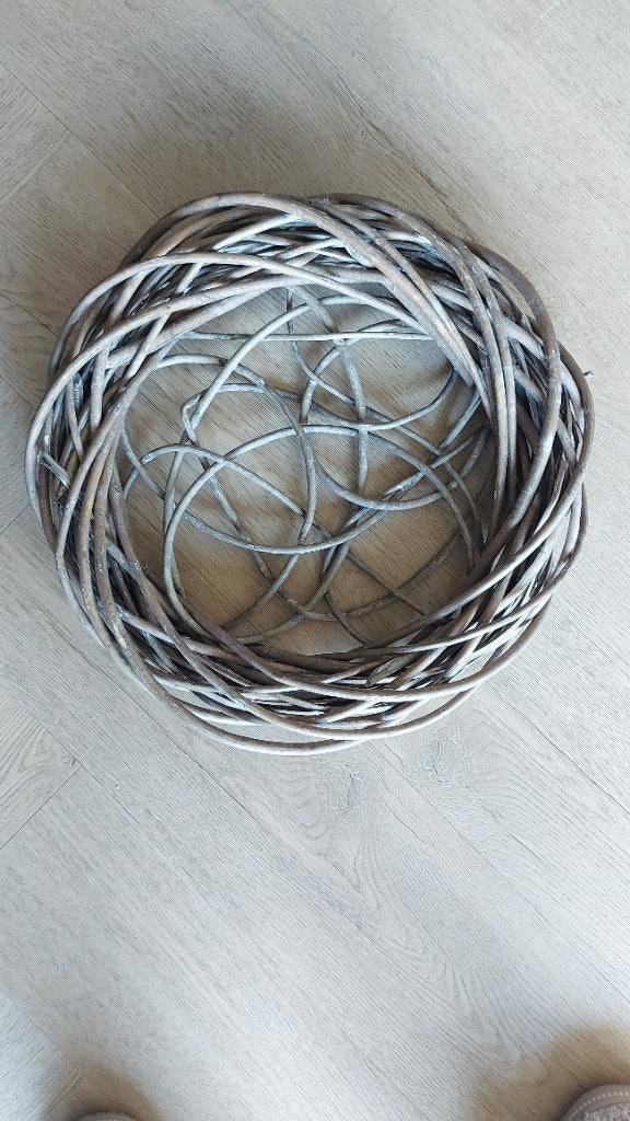 rieten krans  met een geweven onderkant., Huis en Inrichting, Woonaccessoires | Kransen, Ophalen of Verzenden