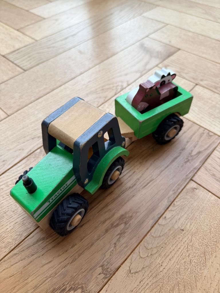 Houten tractor met aanhanger en boerderijdieren, Ophalen of Verzenden, Gebruikt, Rij- of Hobbelspeelgoed