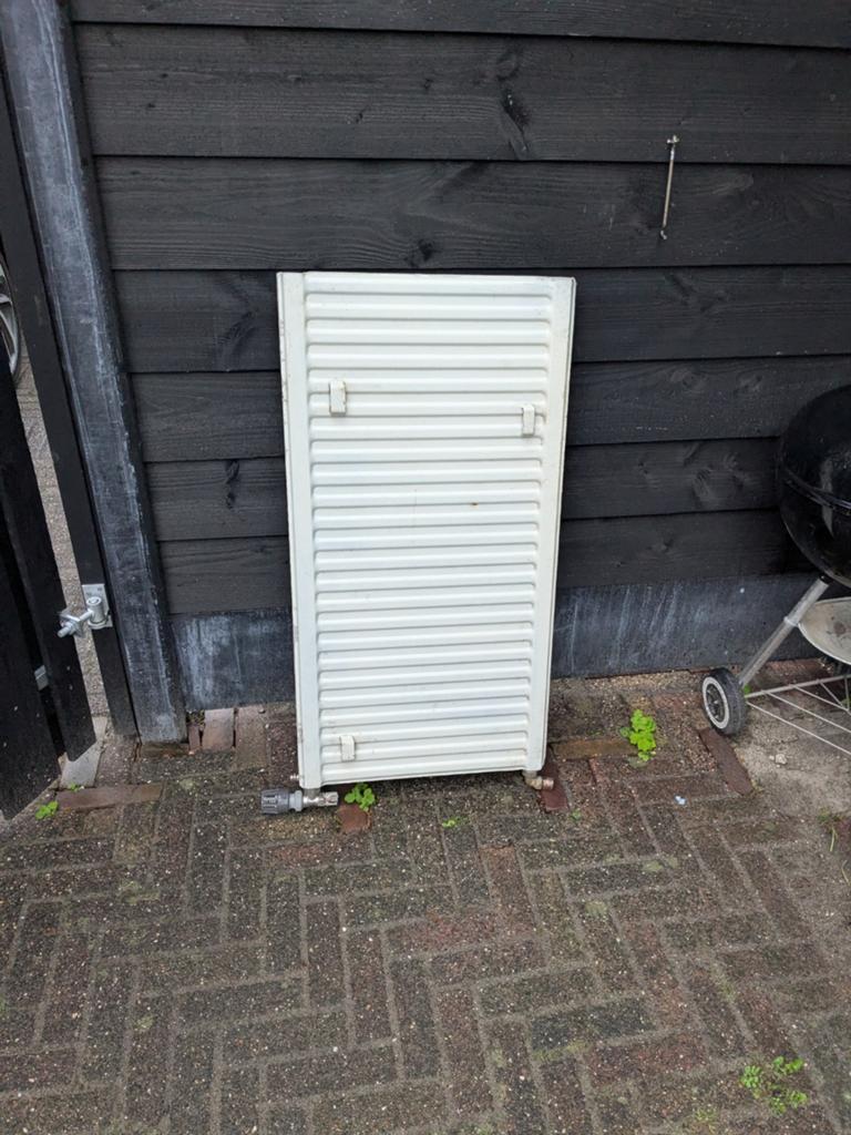 Oude, maar werkzame radiator (100x50 cm), Doe-het-zelf en Verbouw, Verwarming en Radiatoren, Ophalen