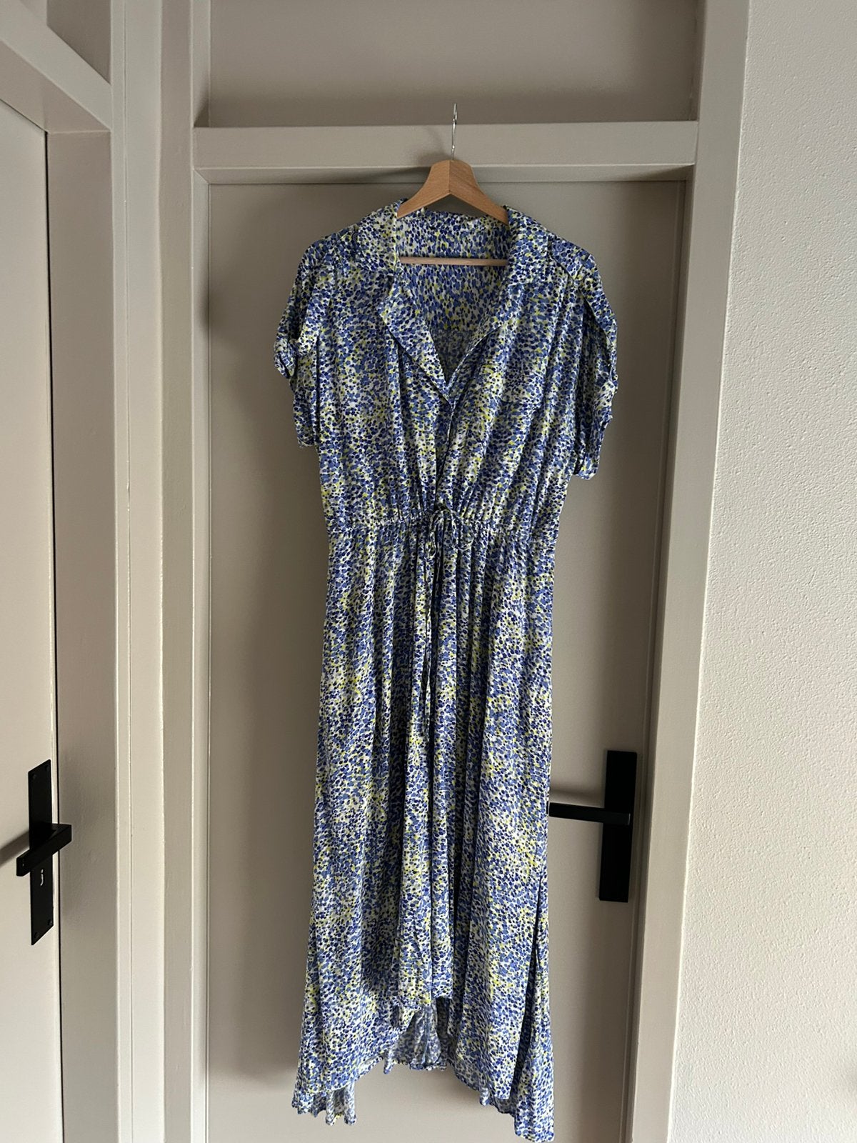 Zomer jurk miljuschka maat 42 blauw/geel/ wit, Kleding | Dames, Jurken, Blauw, Maat 42/44 (L), Ophalen of Verzenden, Zo goed als nieuw