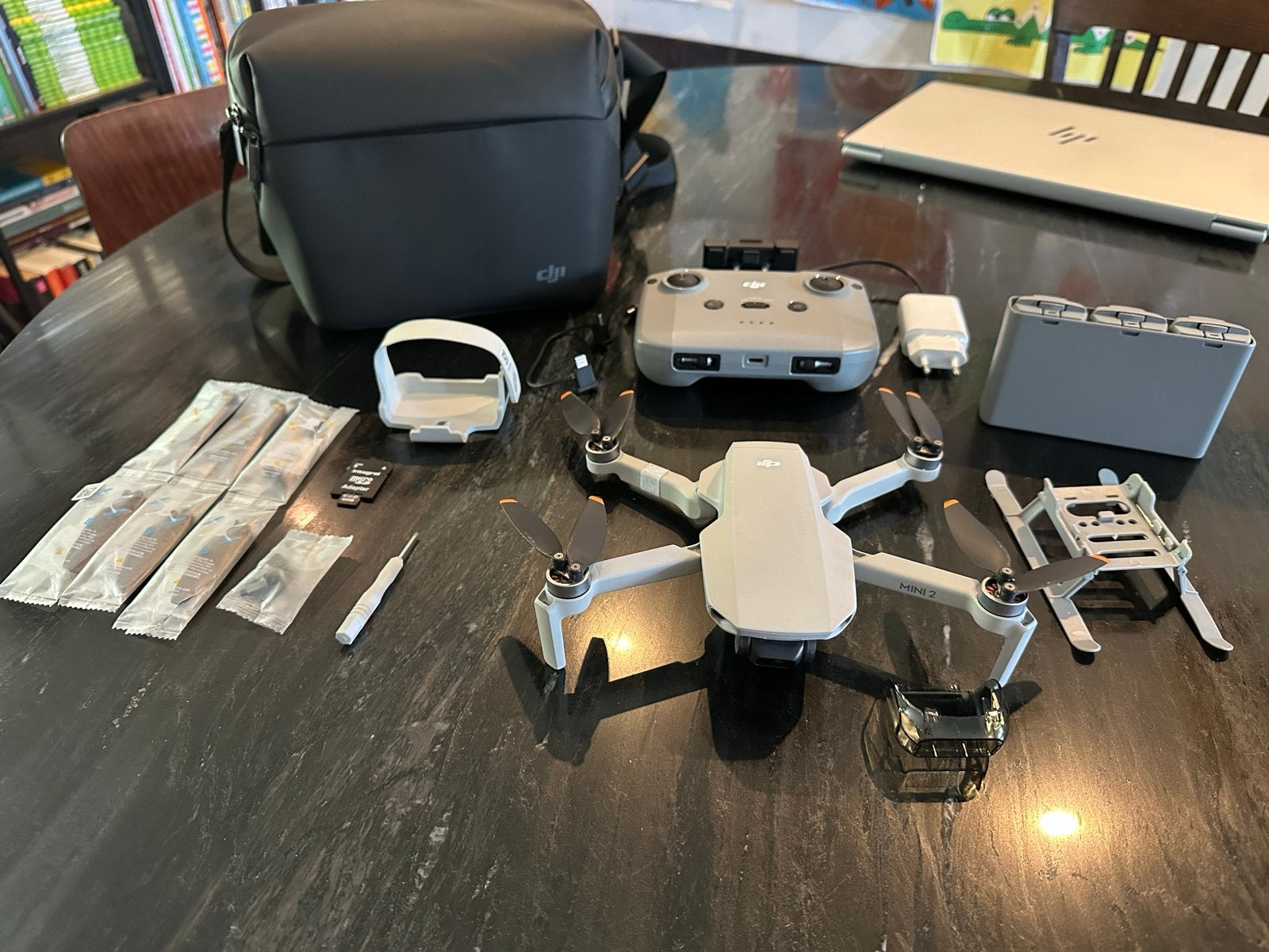 DJI Mini 2 Fly More Combo - Zo goed als nieuw, Audio, Tv en Foto, Drones, Ophalen, 30 tot 45 minuten, Cameradrone, Extra accu('s)