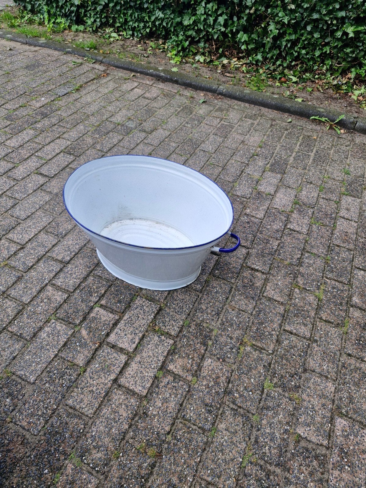 Een topper van grote emaille witte teil met blauwe rand, Ophalen of Verzenden