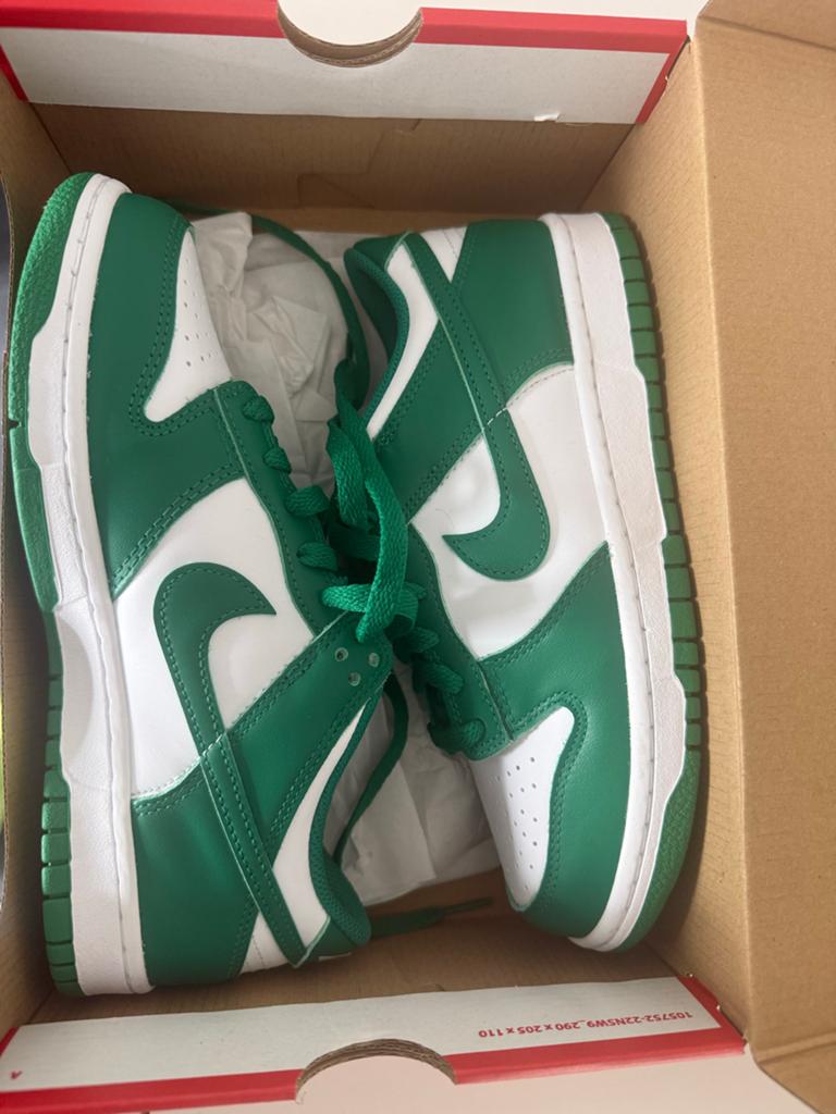 Nike Dunk Low (GS) Groen/Wit - Maat 38, Kleding | Dames, Schoenen, Ophalen, Nieuw, Groen, Sneakers of Gympen