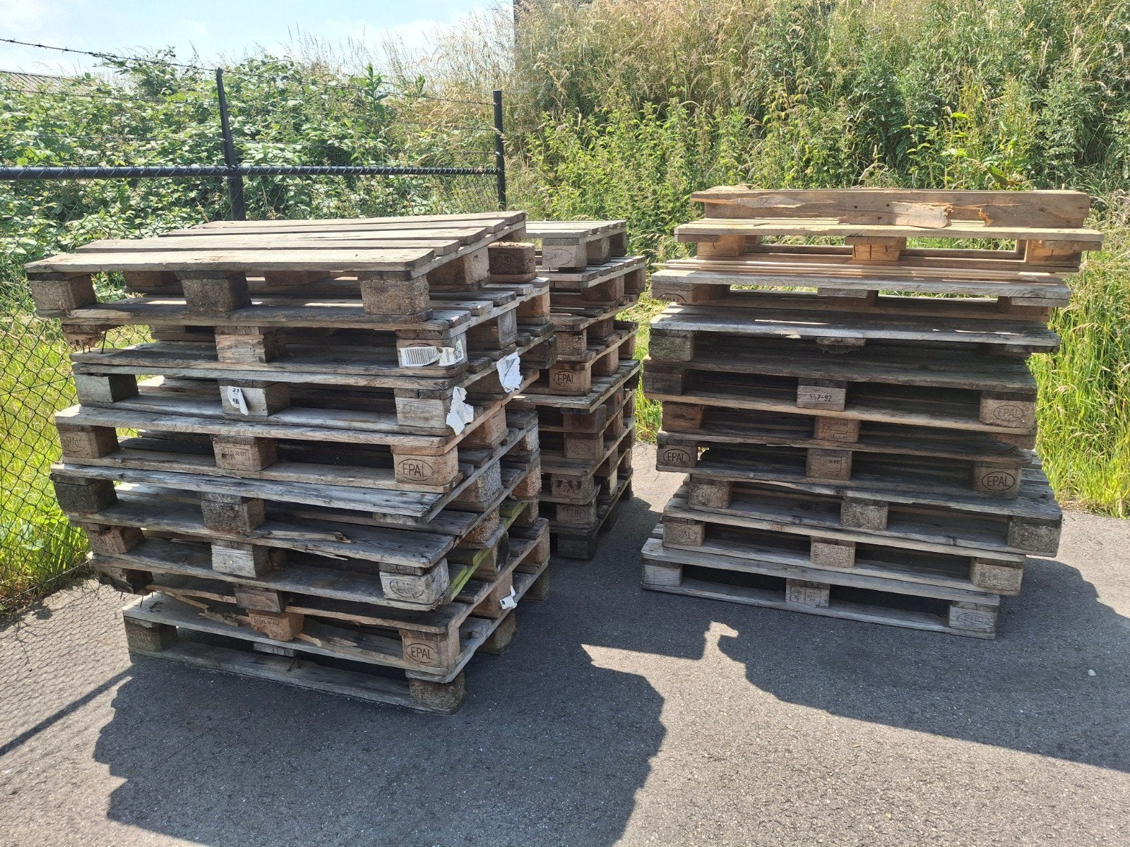 Kapotte europallets, Tuin en Terras, Haardhout, Minder dan 3 m³, Ophalen of Verzenden