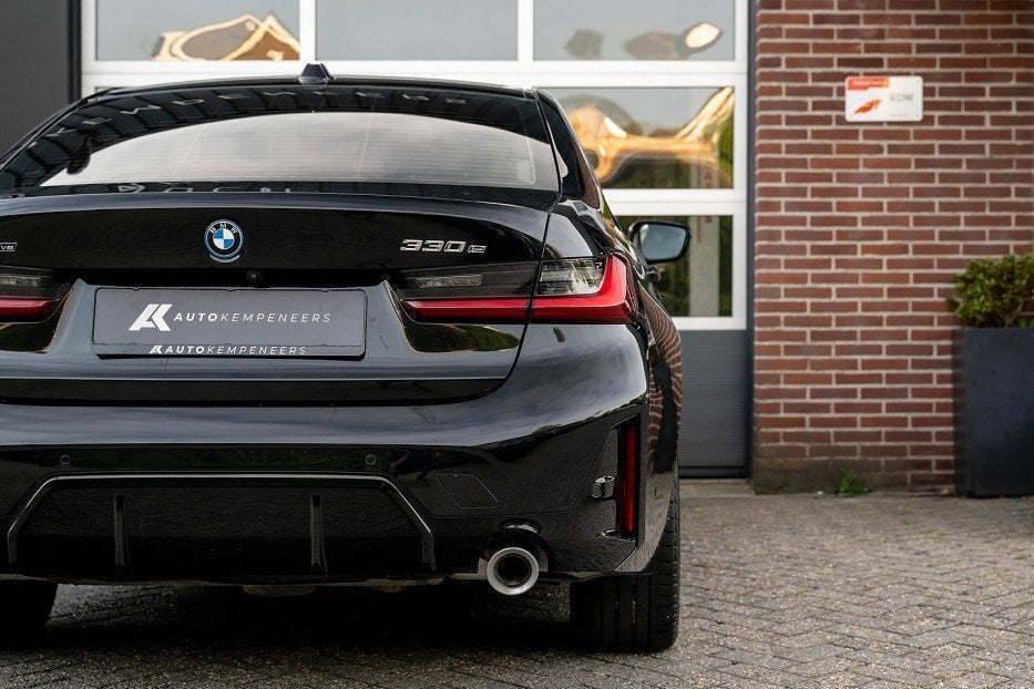 BMW 3-serie 330e xDrive M Sport | Harman/Kardon | Head-Up |, Automaat, 1998 cc, 4 cilinders, Alcantara