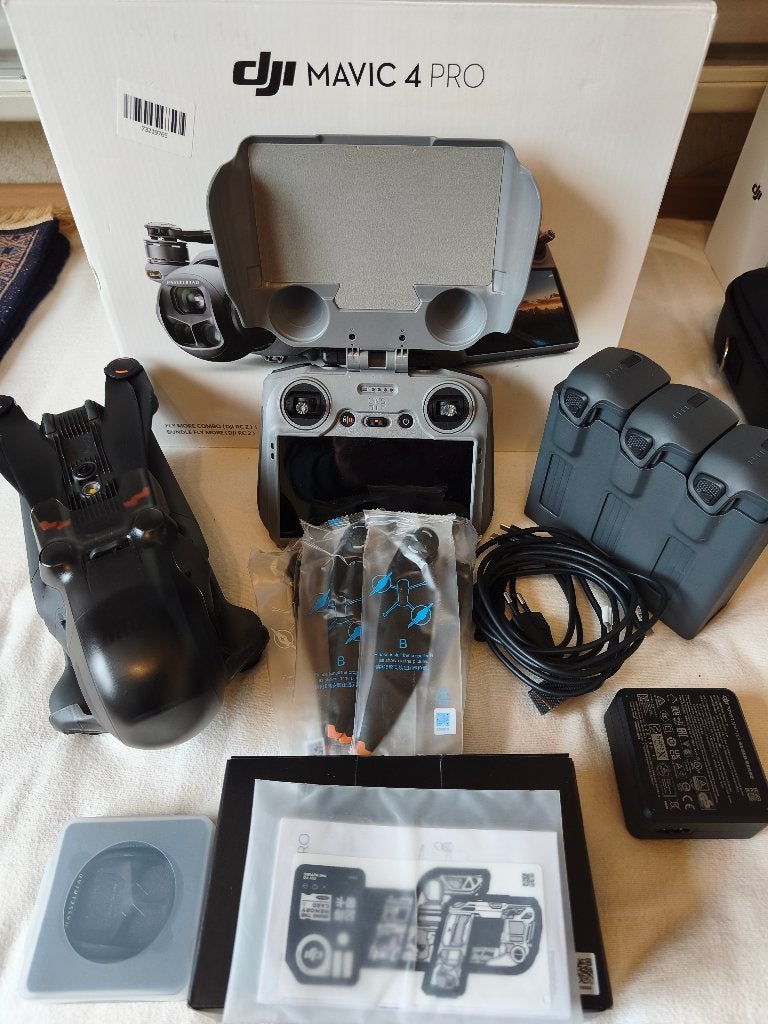 DJI Mavic 4 Pro Fly More, Div Extra,s ,Nieuwstaat, 1850€, Ophalen, Cameradrone, Zo goed als nieuw, DJI
