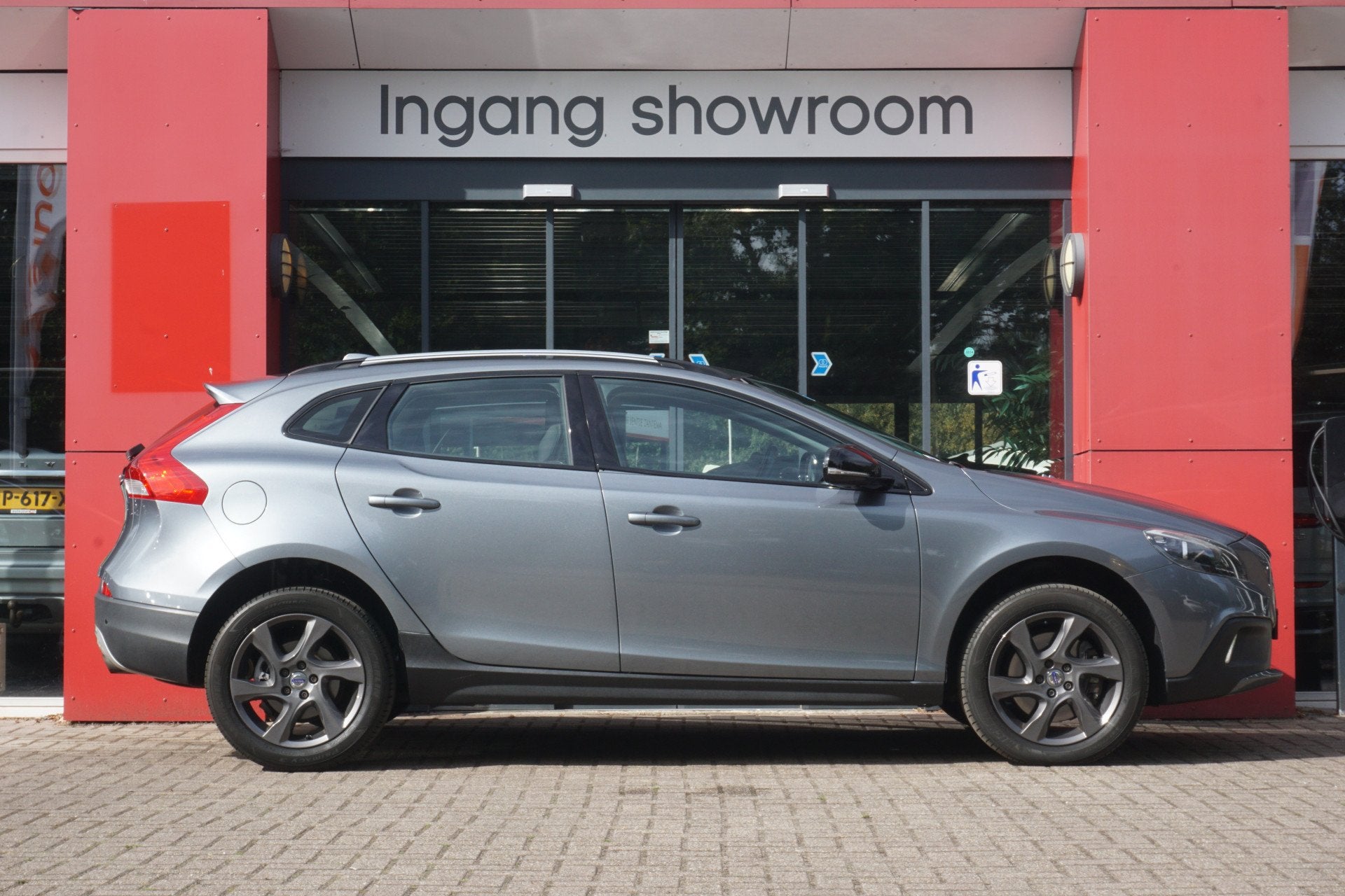 Volvo V40 Cross Country 2.0 T5 AWD Momentum 245 pk | Origine, Auto's, Volvo, Automaat, Dealer onderhouden, Stof, Gebruikt