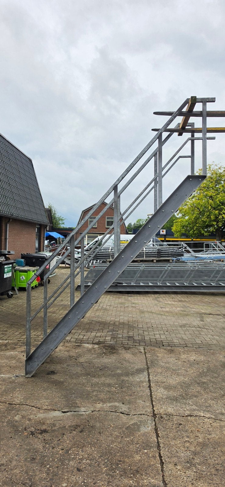 stalen trap gegalv. hoog 2.7mtr nor143, Ophalen of Verzenden, 2 tot 4 meter