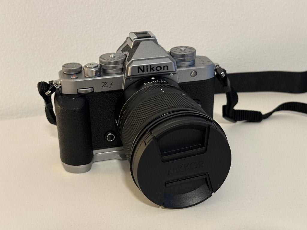 Nikon Z f SL (Silver Edition) + 24-70 Kit (NIEUW), Audio, Tv en Foto, Fotocamera's Digitaal, Ophalen, Bluetooth, Nieuw, 24 megapixels