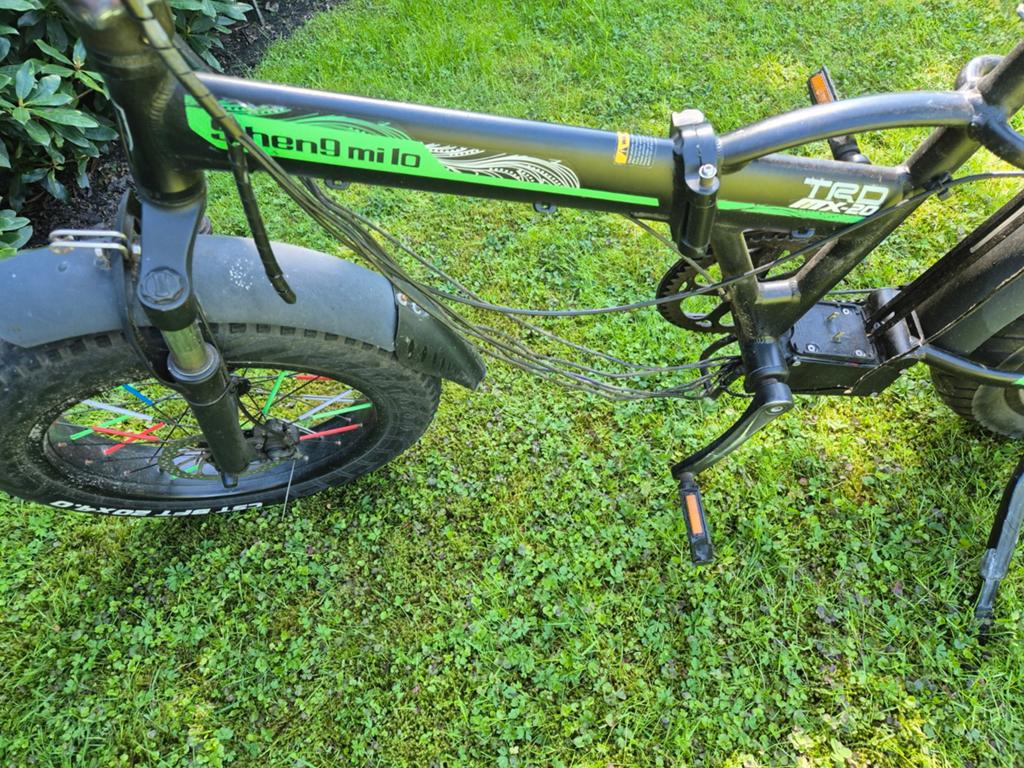 Vouwbare elektrische fatbike.
Zonder lader en accu
V onderde, Fietsen en Brommers, Elektrische fietsen, Ophalen of Verzenden, Zo goed als nieuw