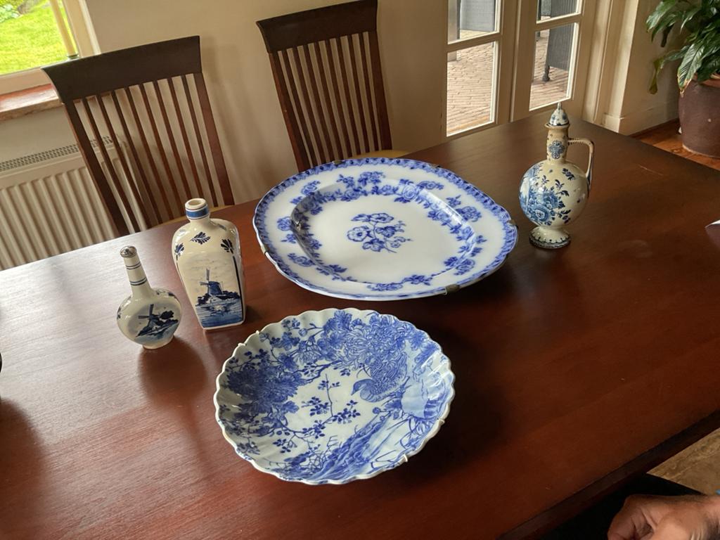 Wedgwood schaal, Delfts Blauw vaasjes en bord - in goede sta, Antiek en Kunst, Ophalen
