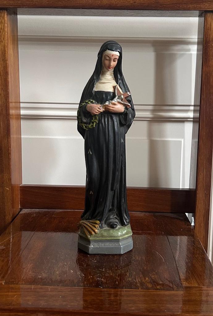 Mooi beeld heilige Rita van Cascia, gips 32 cm, Antiek en Kunst, Antiek | Religie, Ophalen of Verzenden
