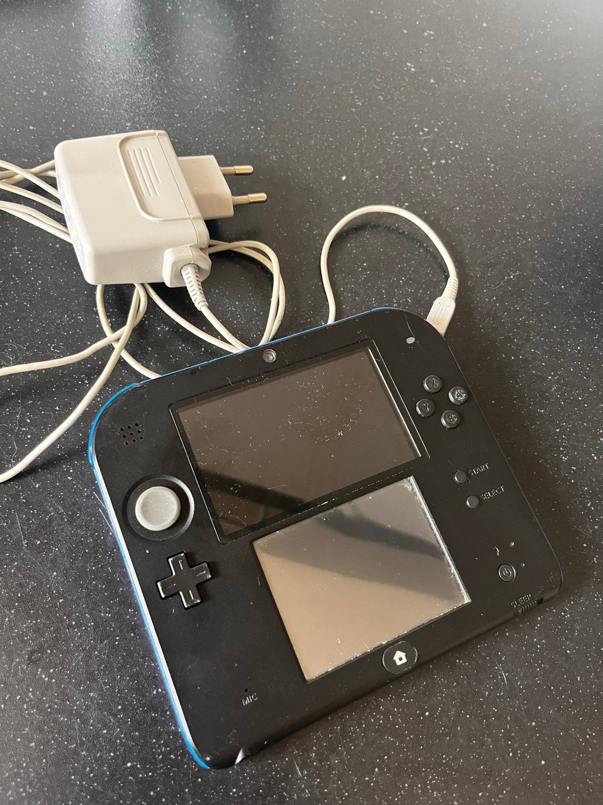 Nintendo 2DS - Zwart/Blauw - Inclusief oplader, Ophalen, Gebruikt, Zwart, 2DS