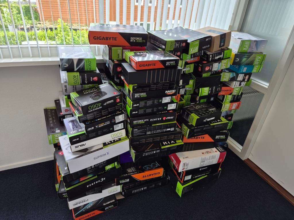 Lege dozen GPUs, Ophalen, Overige genres, 1 speler, Zo goed als nieuw