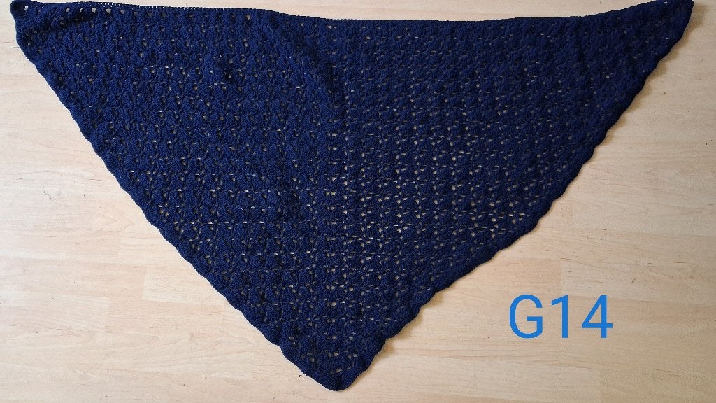 G14.Mooie handgemaakte donkerblauwe gehaakte omslagdoek, Ophalen of Verzenden, Nieuw, Haken, Overige typen