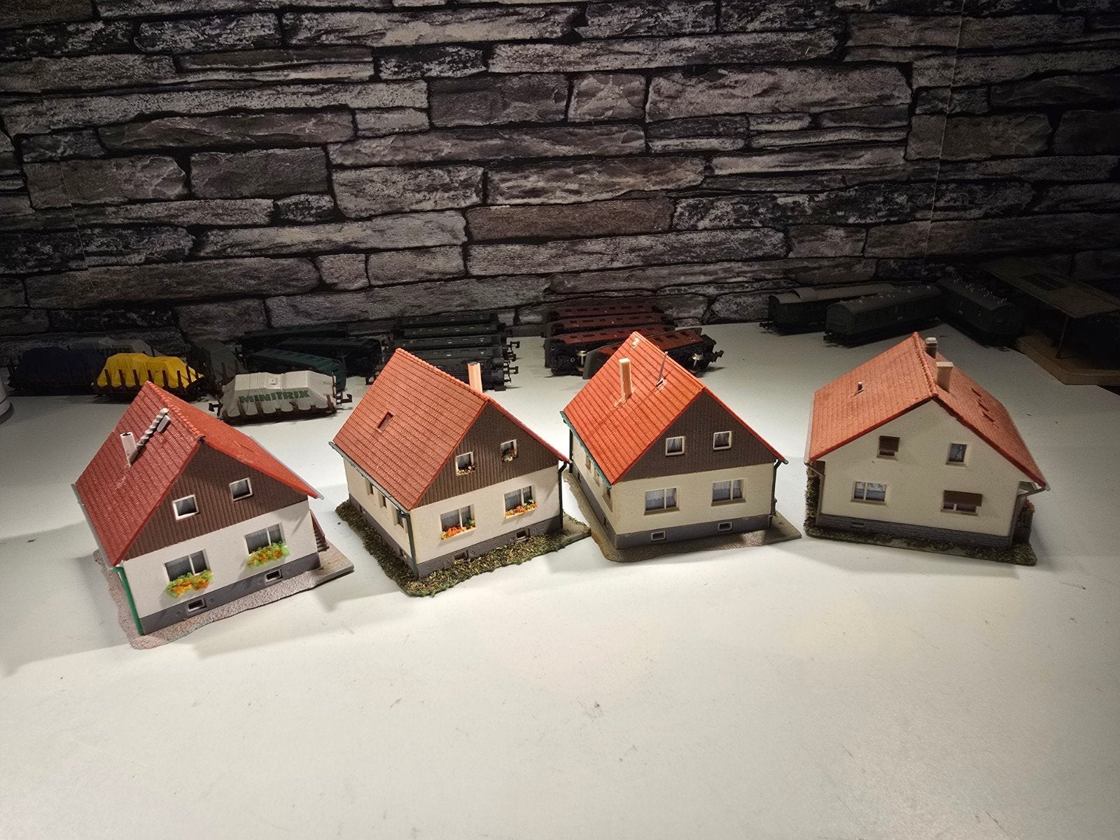 Foto 4 van 4x bungalow huis N spoor trein 1:160