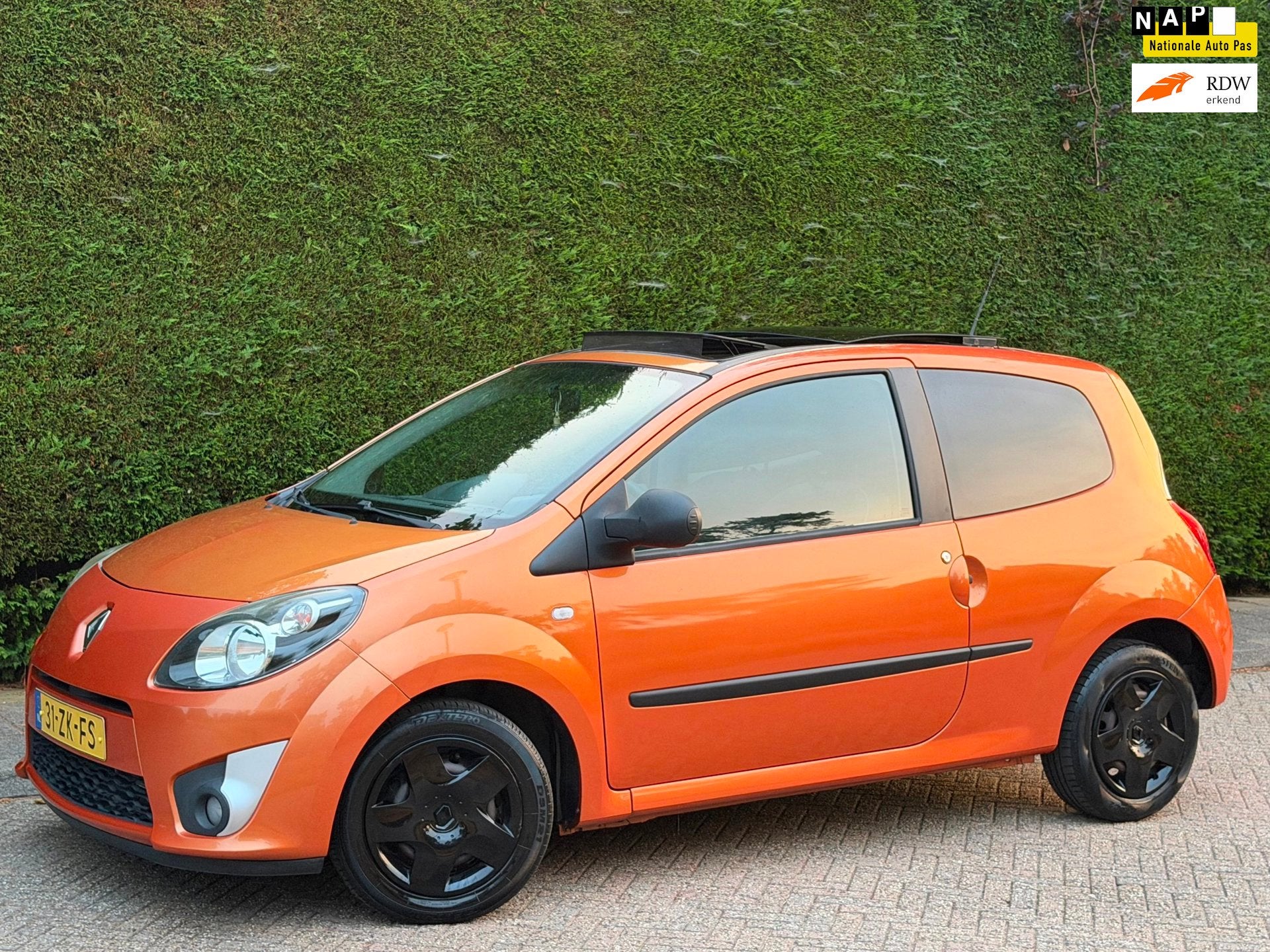 Renault Twingo 1.2 Dynamique PANO/RIJDSUPER!/AIRCO/NLAUTO!, Voorwielaandrijving, Gebruikt, 4 stoelen, Origineel Nederlands