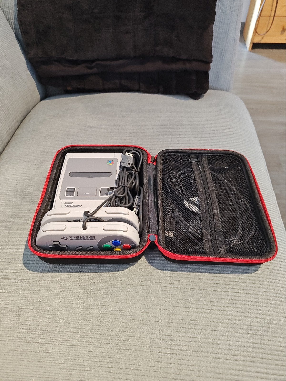 Super Nintendo Classic Mini met 2 controllers en hoes, Ophalen of Verzenden, Zo goed als nieuw, Met 2 controllers