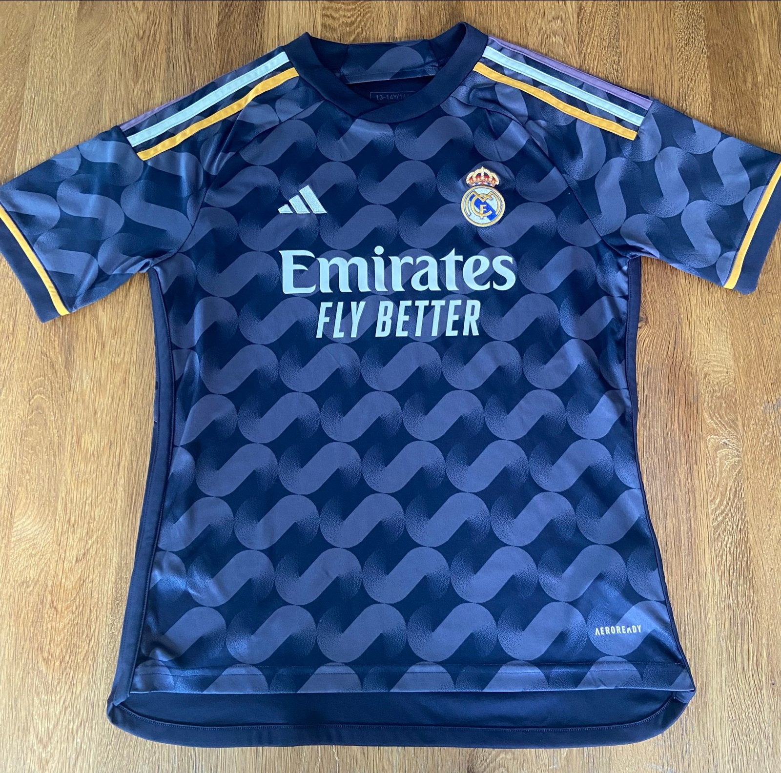 Real Madrid 23/24 Tenue - Officieel Uit tenue Maat 164, Maat XS of kleiner, Ophalen, Zo goed als nieuw, Set