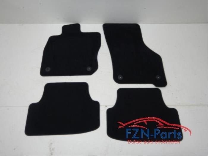 VW Golf 8 mattenset set zwart stiksel NIEUW, Ophalen of Verzenden, Nieuw