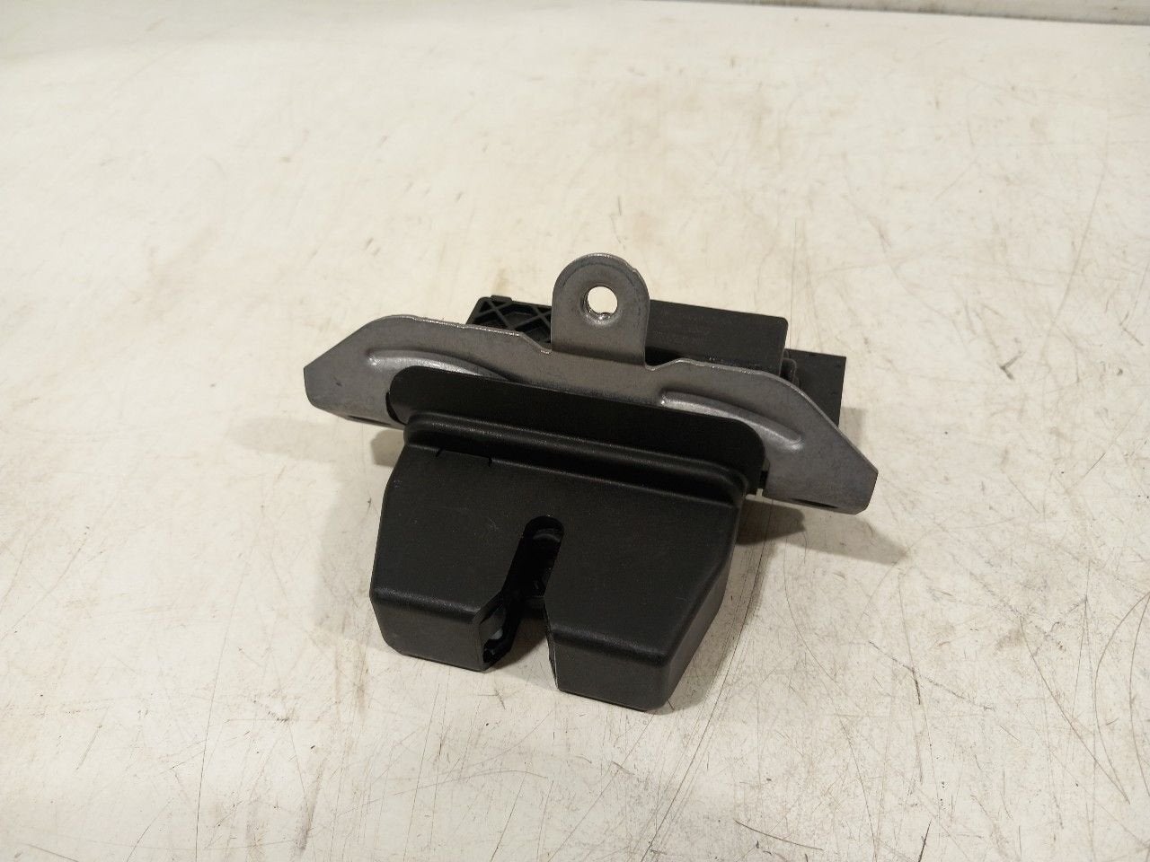 Slot mechaniek kofferdeksel achterklep elektrisch Ford Fiest, Onderdelen@venauto.nl, Van der Ven Autorecycling B.V., Gebruikt