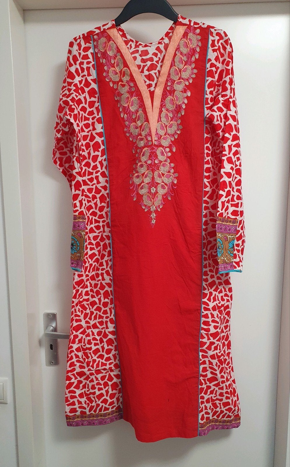 Rode jurk met borduursel indiase kameez kurta tuniek Maat M, Maat 38/40 (M), Ophalen of Verzenden, Onbekend, Knielengte