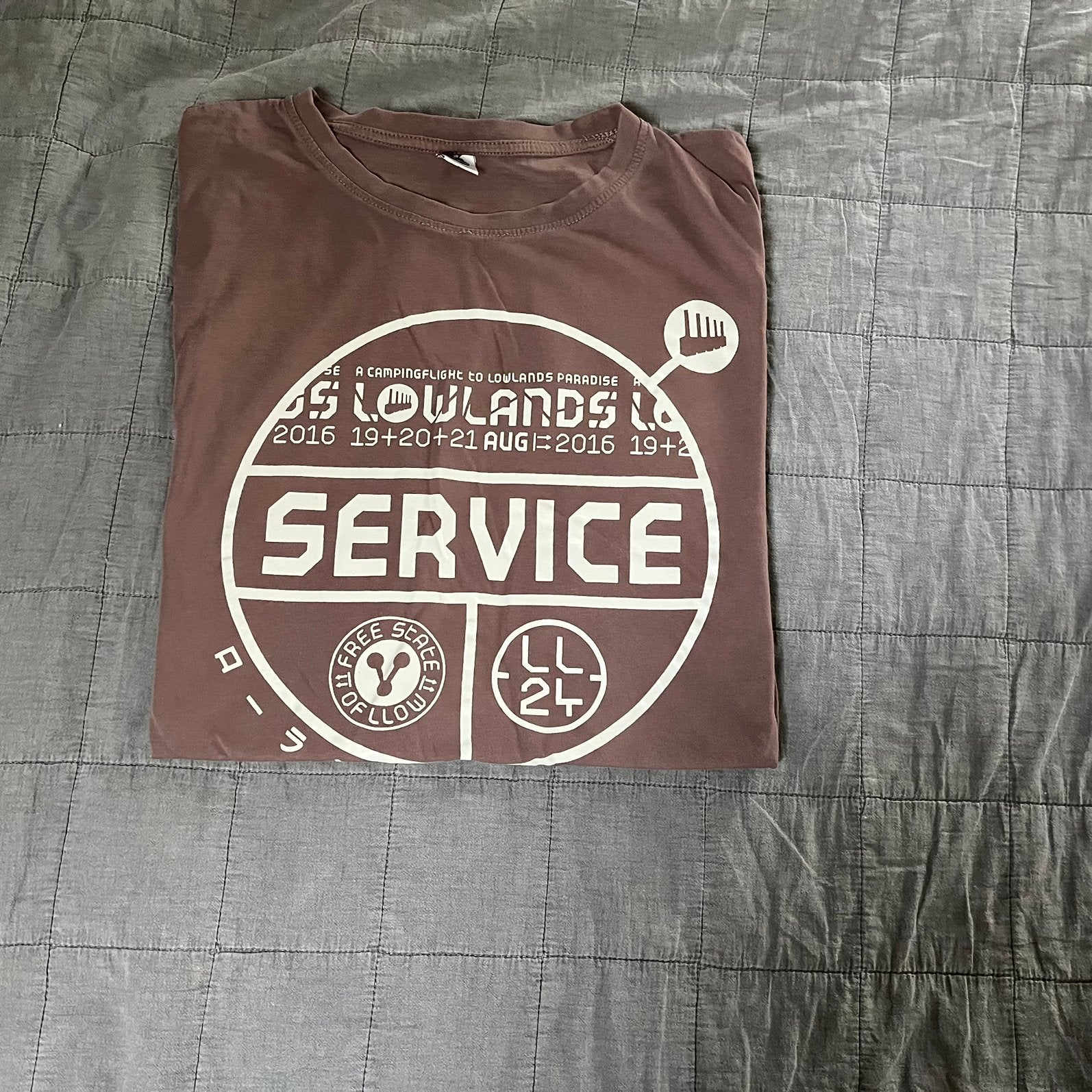 Uniek Lowlands 2016 LL24 Service T-shirt in een bruine kleur, Ophalen of Verzenden, Overige maten, Bruin