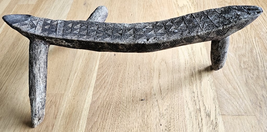 Zeldzame slanke Hamar hoofdsteun uit Etiopie – varaanvorm, Ophalen of Verzenden, Gebruikt
