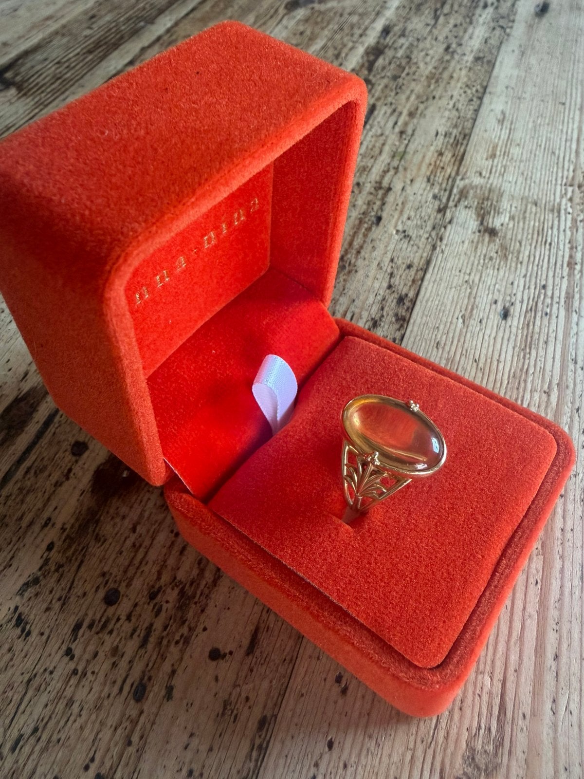 Anna+Nina gouden ring 14k, Ophalen of Verzenden, Zo goed als nieuw, Steen, Aardewerk of Keramiek, Dier