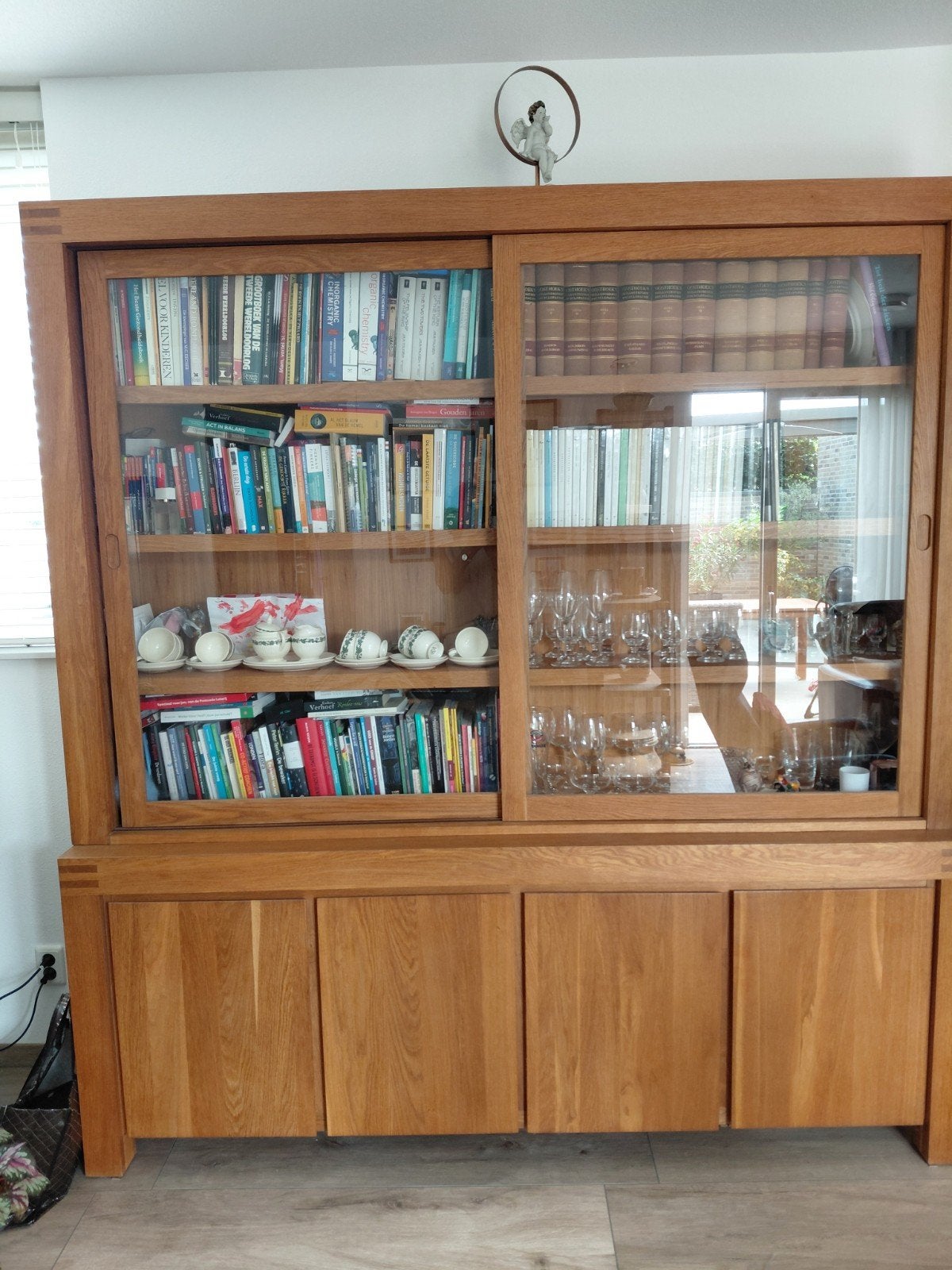 Massief eikenhouten boekenkast met glazen schuifdeuren, Huis en Inrichting, Ophalen, Glas, 150 tot 200 cm, Klassiek, Tijdloos