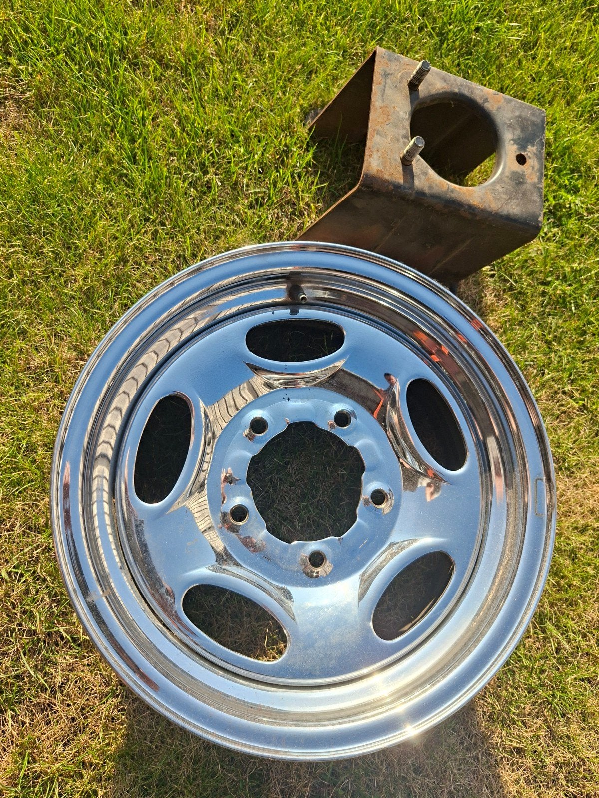 Daihatsu Feroza reservewiel velg met houder, Ophalen