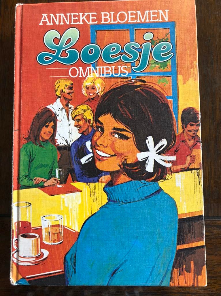 Loesje omnibus door Anneke Bloemen, Boeken, Ophalen of Verzenden, Gelezen